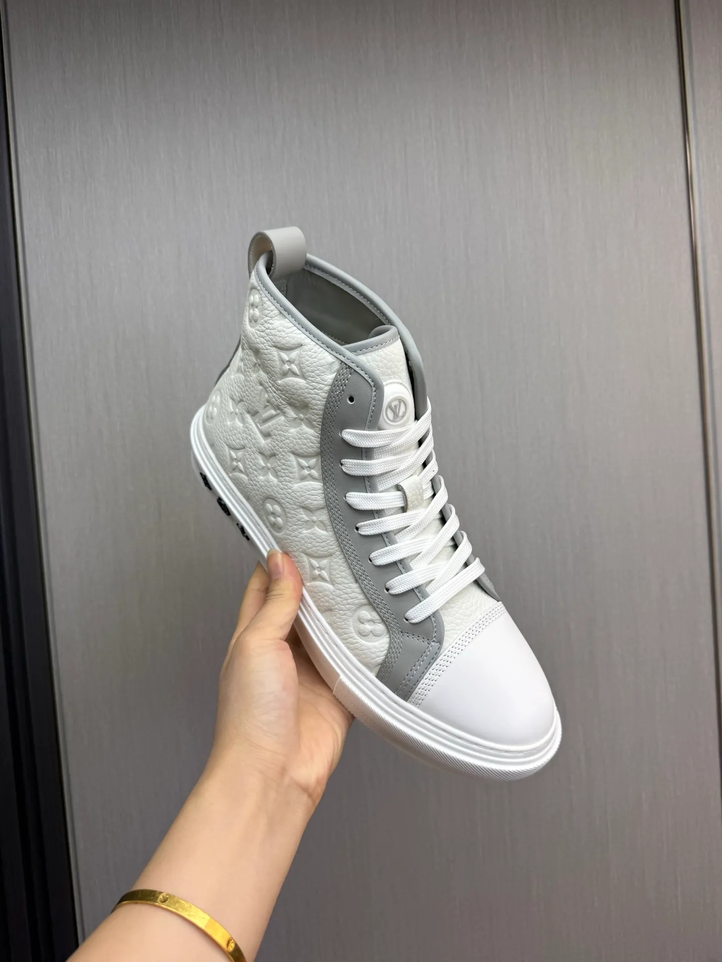 Men's shoes 💰840💰 LOUIS VUITTON [Luden Yiwei] The new trendy Lv is on the market 🎁, casual and fashionable men's shoes 👟 1:1 shipment ⬆️The upper is made of imported cowhide + cowhide mesh lining, the original wear-resistant rubber outsole, the version is simple and elegant, exclusive for trendy men. 38-45 (38.45 is non-refundable if made to order)
